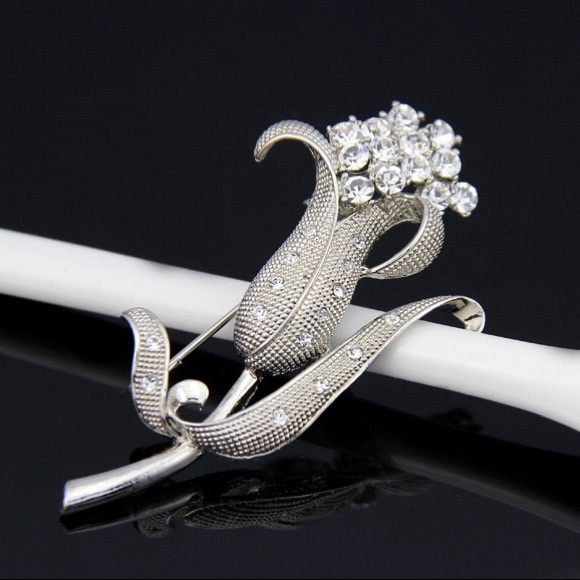 Unique diamonds flower brooch pin - Picture 3 of 4